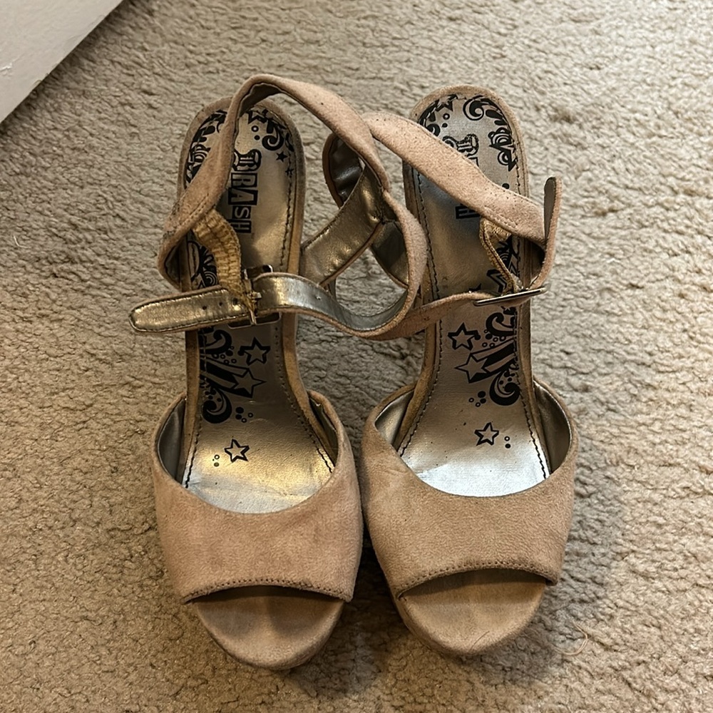 Cream Platforms - Picture 3 of 4